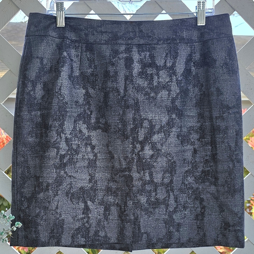 Halogen Textured Mini Skirt Size 12 Gray Black Snakeskin Print Zip Back